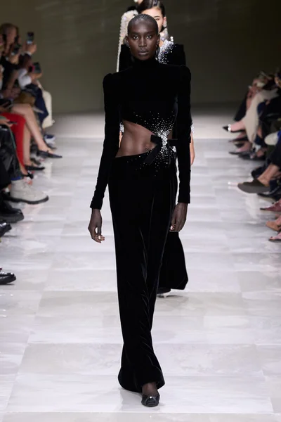 Look 60
